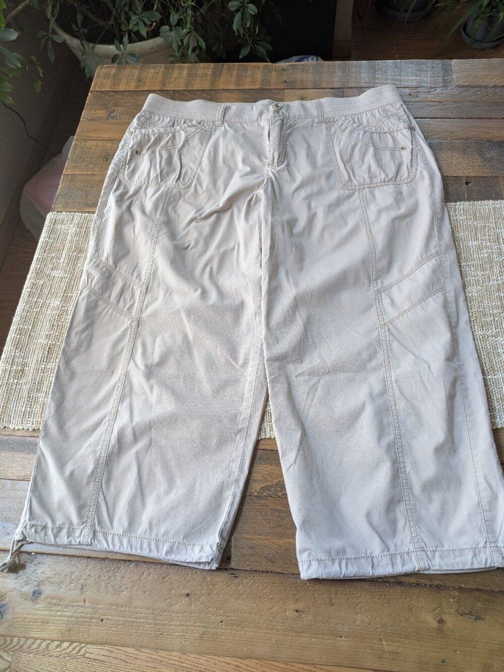intro khaki drawstring capri size 12 cotton and spandex #498